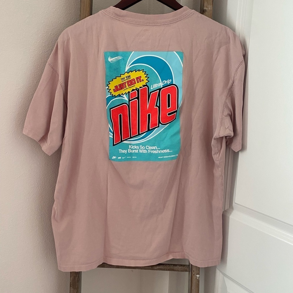 Nike - Men's - Loose Fit - Pink T-Shirt - Size Large